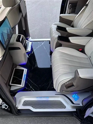Interior modificat Denza D9
